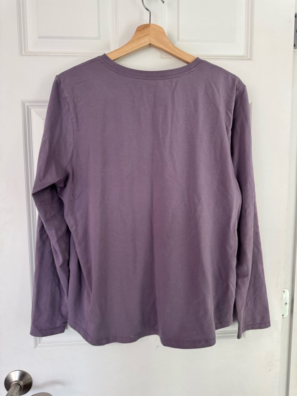 Women’s Lululemon long sleeve crewneck lavender - Picture 3 of 3